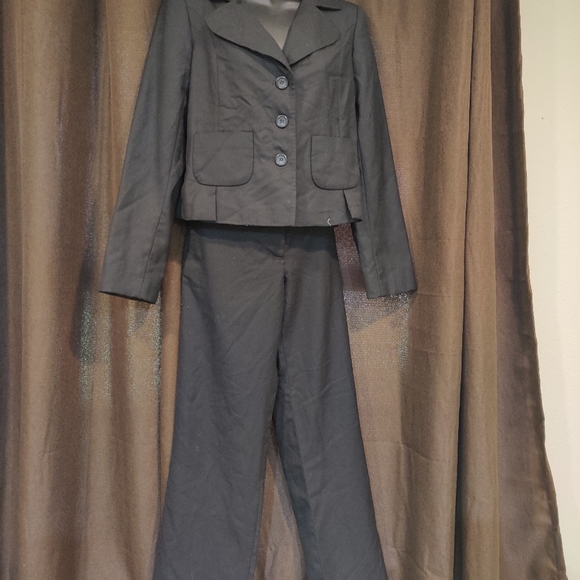 Suit - Picture 5 of 5